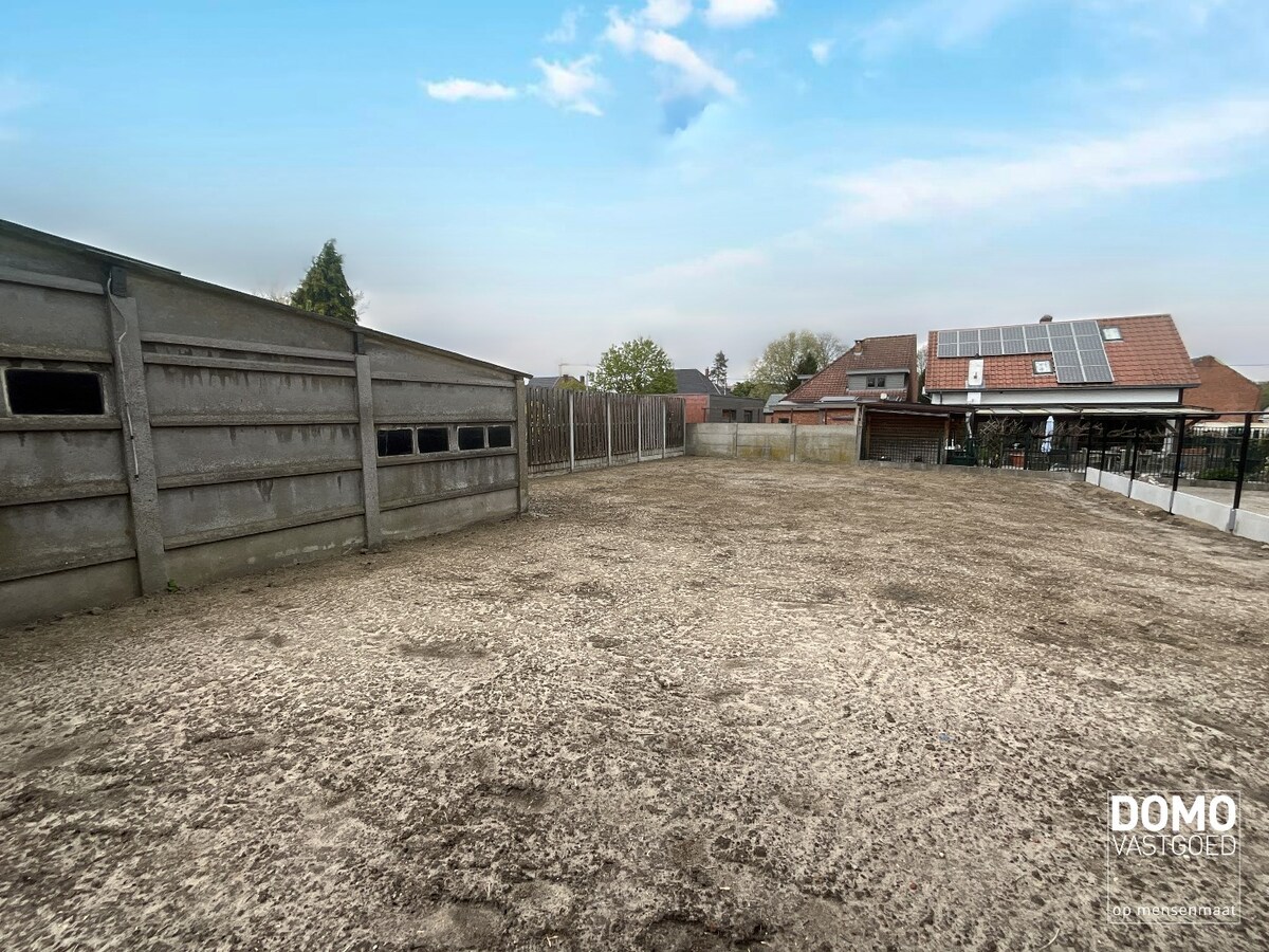 WONING MET TUIN, GARAGE EN 3 SLAAPKAMERS IN HET CENTRUM VAN KERMT 