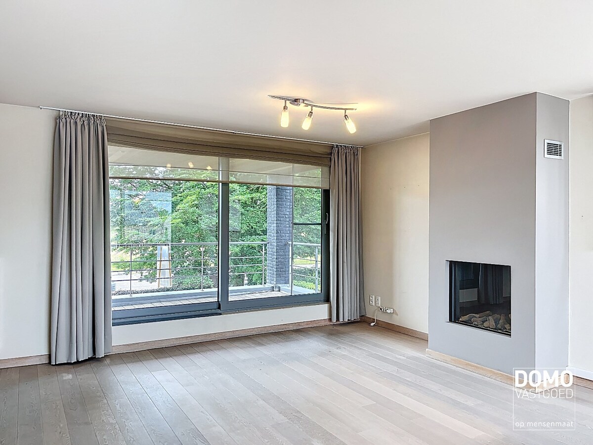 LICHTRIJK DUPLEXAPPARTEMENT MET ZUIDGERICHT TERRAS TE KERMT 