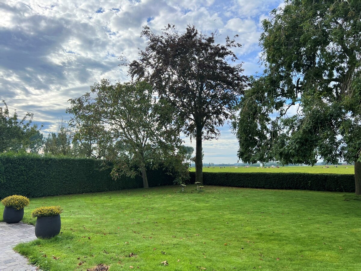 Prachtige karaktervolle villa op groot perceel nabij invalswegen 