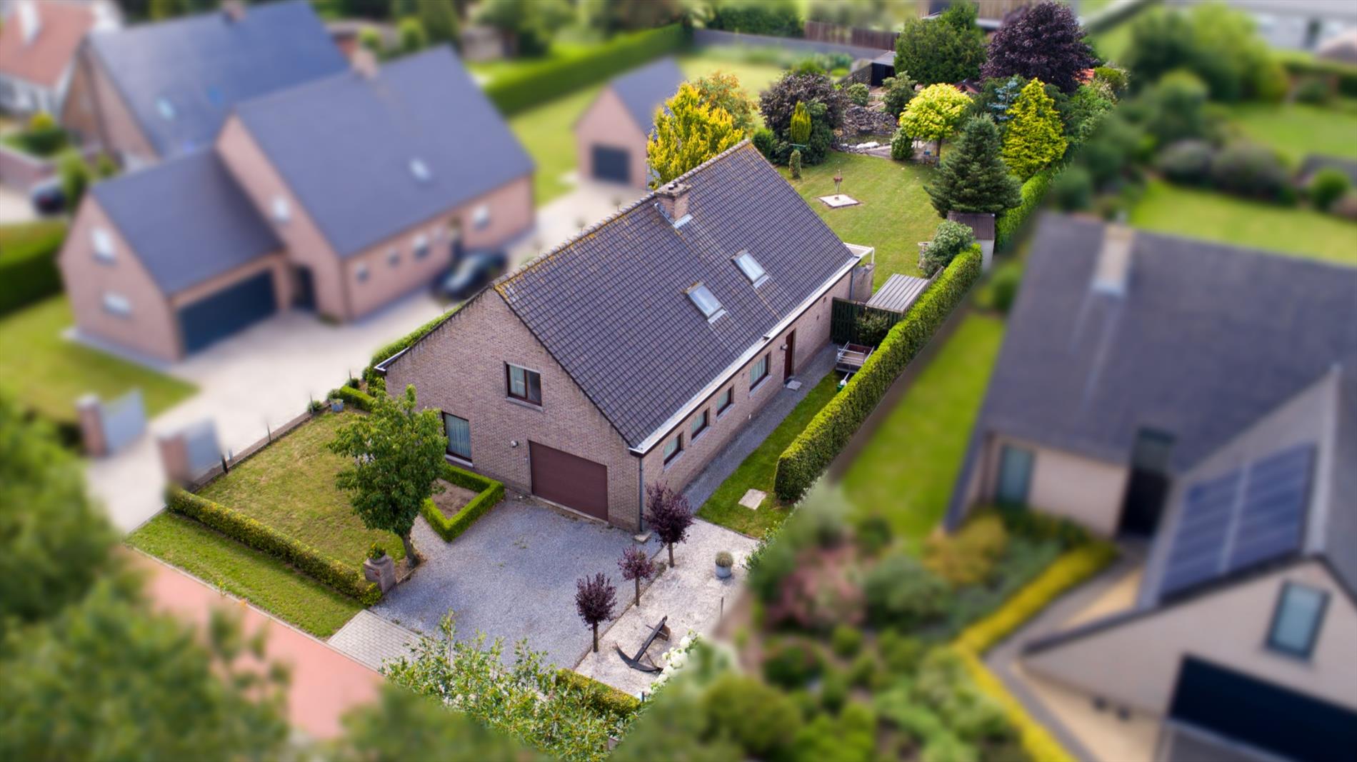 Open bebouwing met  4 (mogelijk 6) slpks  op 1.195 m²  rustig gelegen te Adegem 