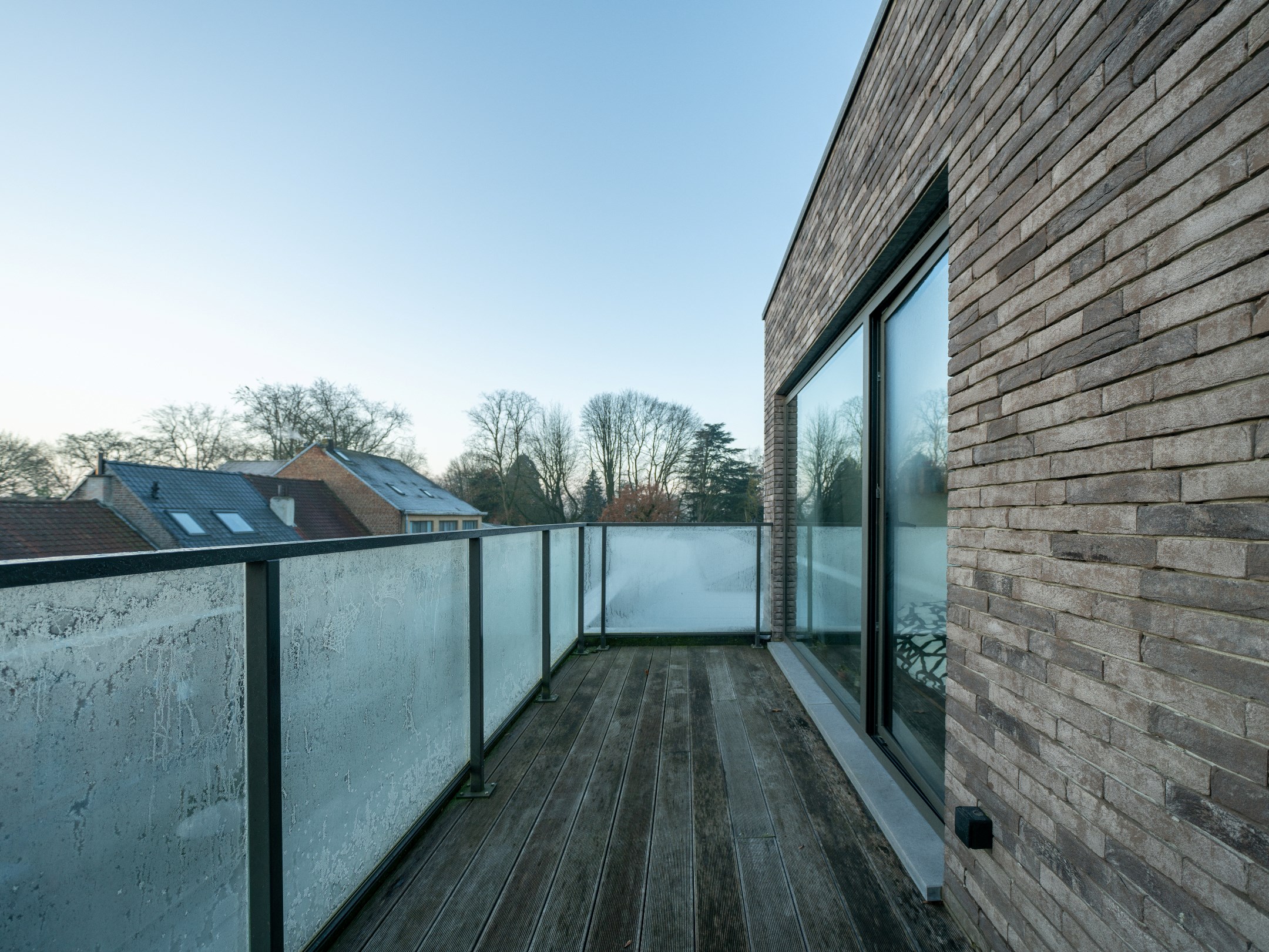 Nieuwbouwappartement met 3 terrassen, staanplaats en kelder 