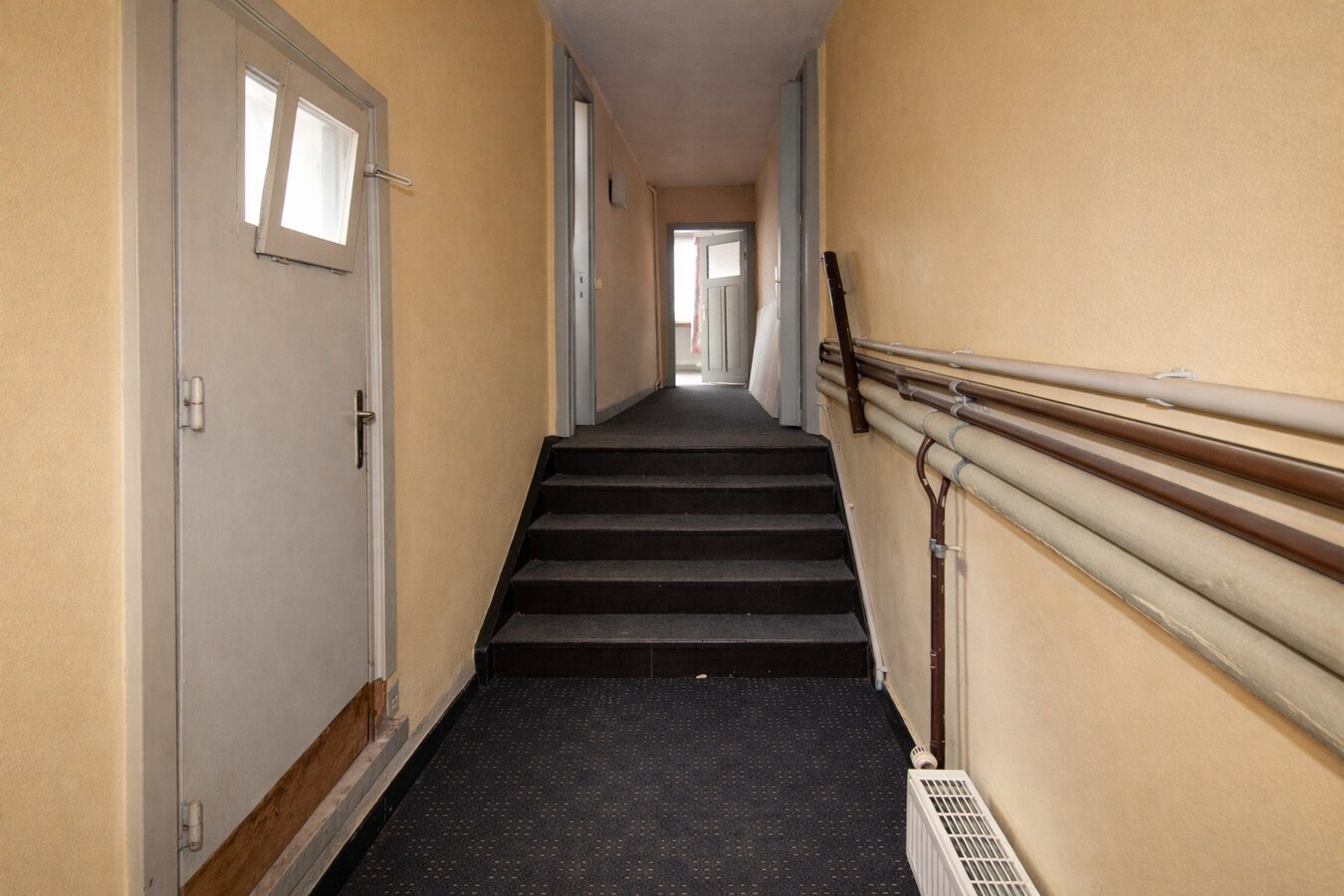 Te koop in Sint-Niklaas: uitzonderlijk handelshuis met woonst en duplex appartement, met optionele garageboxen en sterk opbrengstpotentieel 