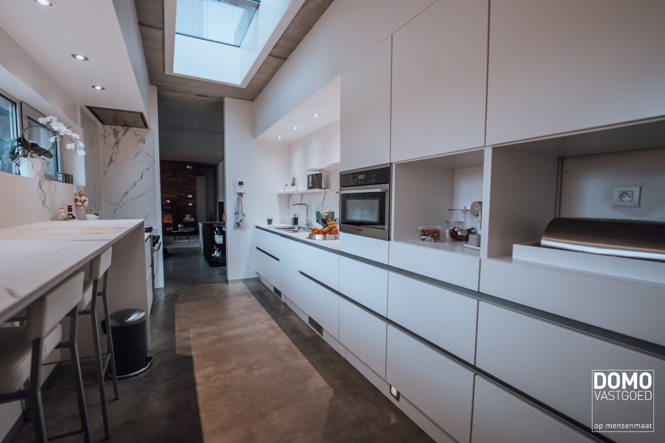 UNIEKE HALF OPEN WONING IN INDUSTRIËLE LOOK MET 3 SLAAPKAMERS, 2 BADKAMERS EN TUIN GELEGEN TE HASSELT 