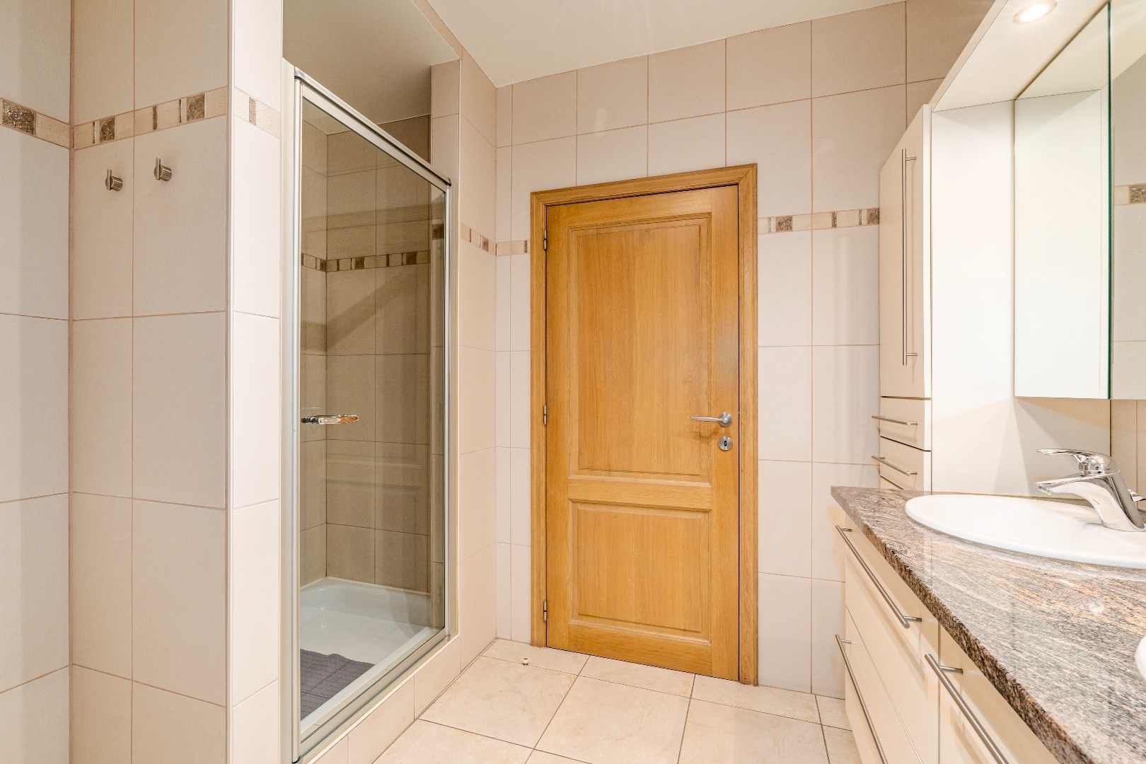 Prachtig hoekappartement met garage en private berging 