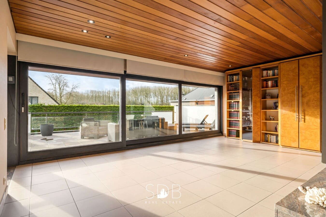 Prachtige ruime villa met gezinstuin + appartement op 2.135m² 