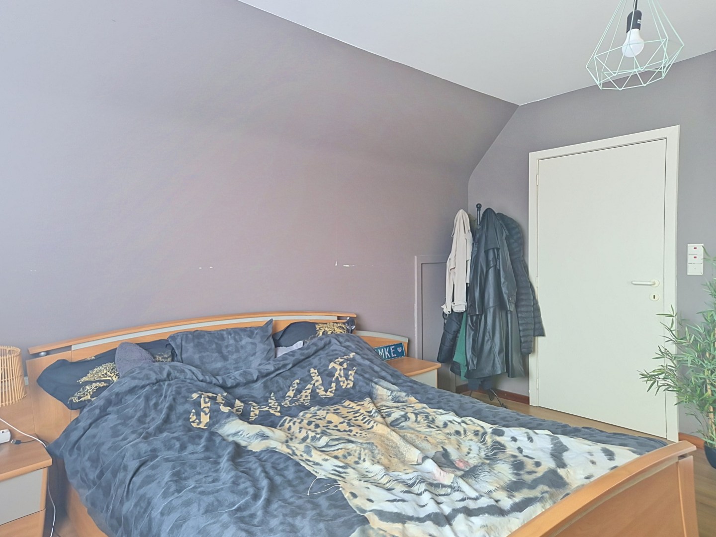Woning met 4 slpks, tuin en dubbele garage 