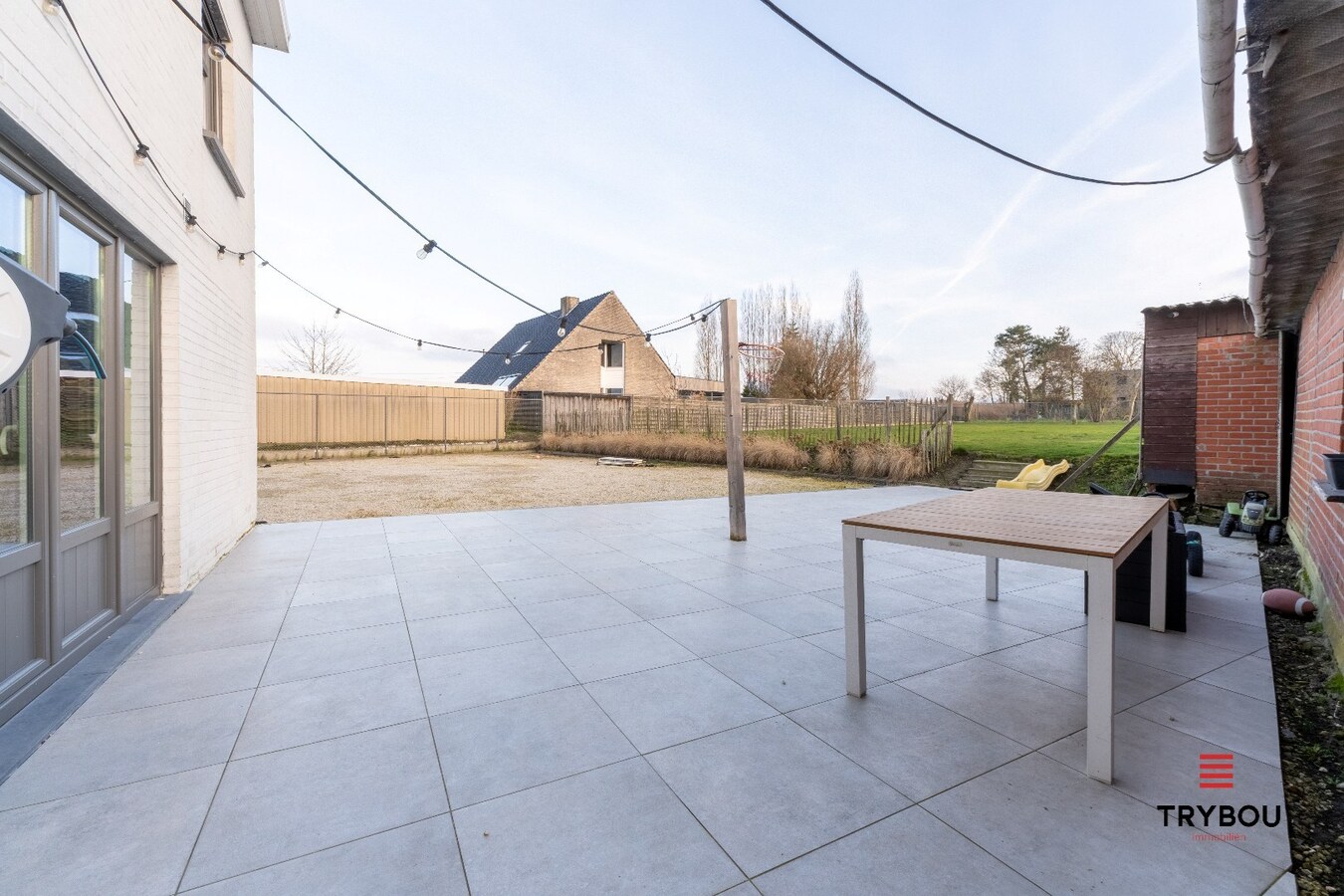 Open bebouwing met een uitzonderlijk ruim perceel in Houthulst! 