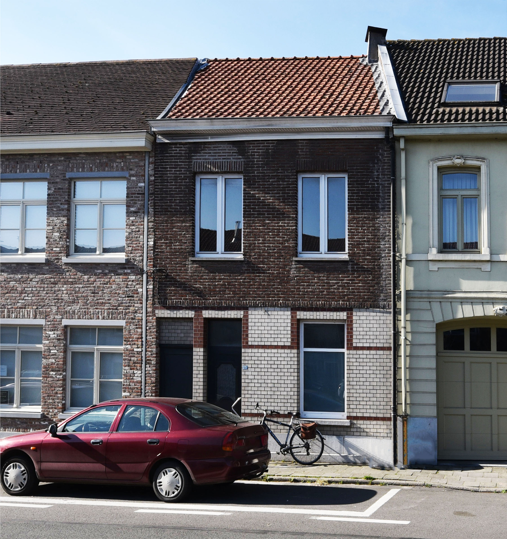 Rijwoning met 2 slpks en tuin te Eeklo 