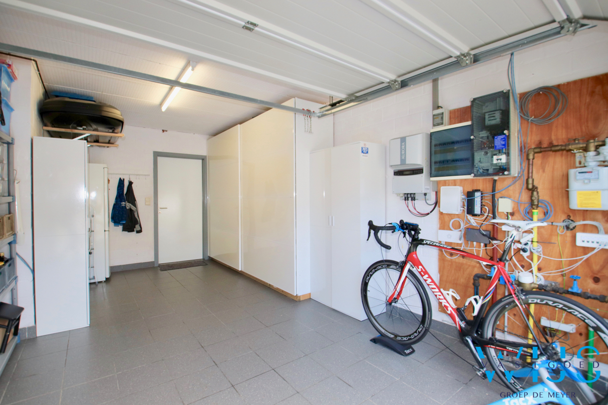 Instapklaar woonhuis in een rustige woonwijk te EEKLO ! 