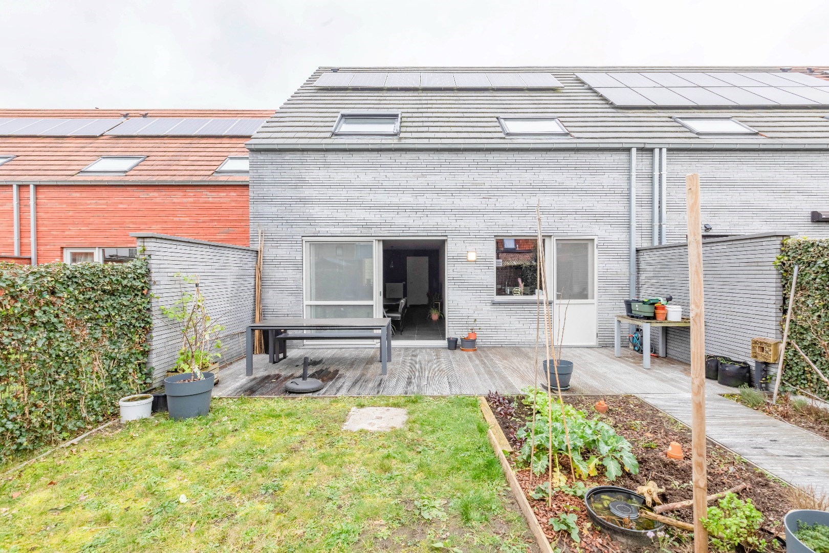 Instapklare  energiezuinige woning met tuin en parking 