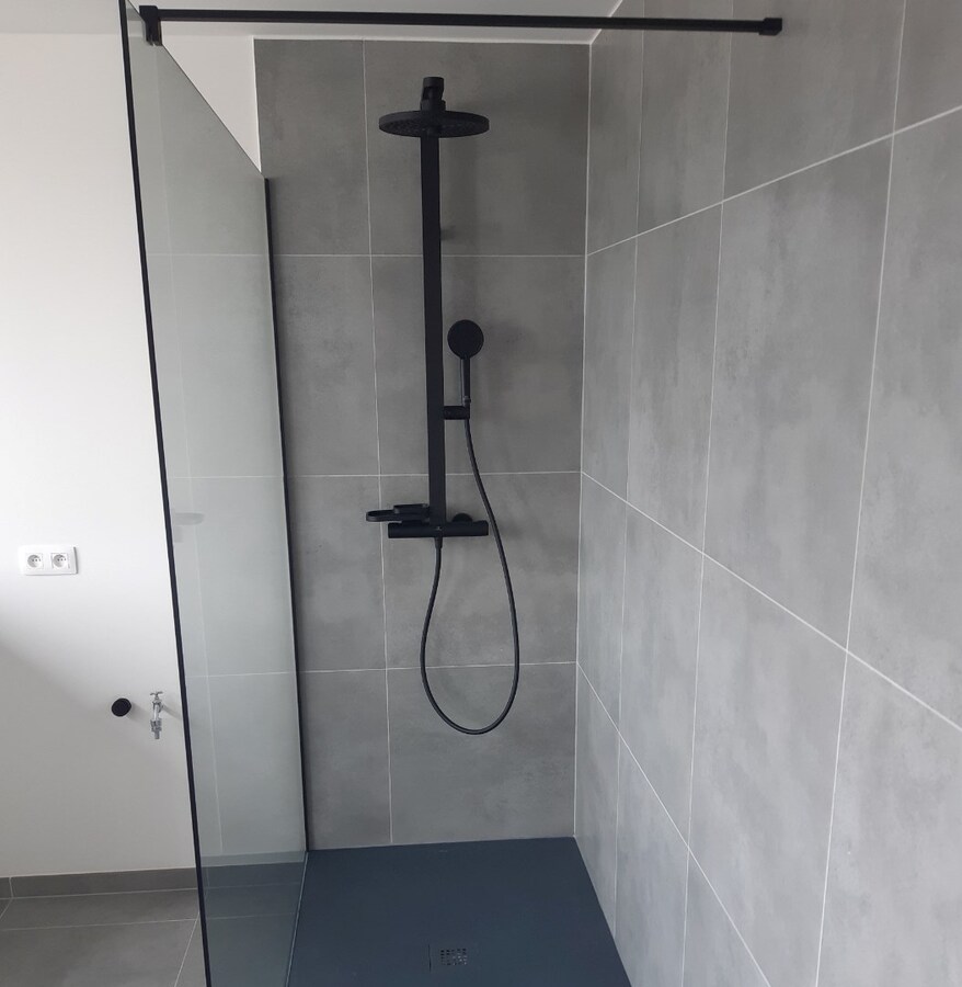 Exceptioneel wonen met zicht op de Gaverse Markt. 