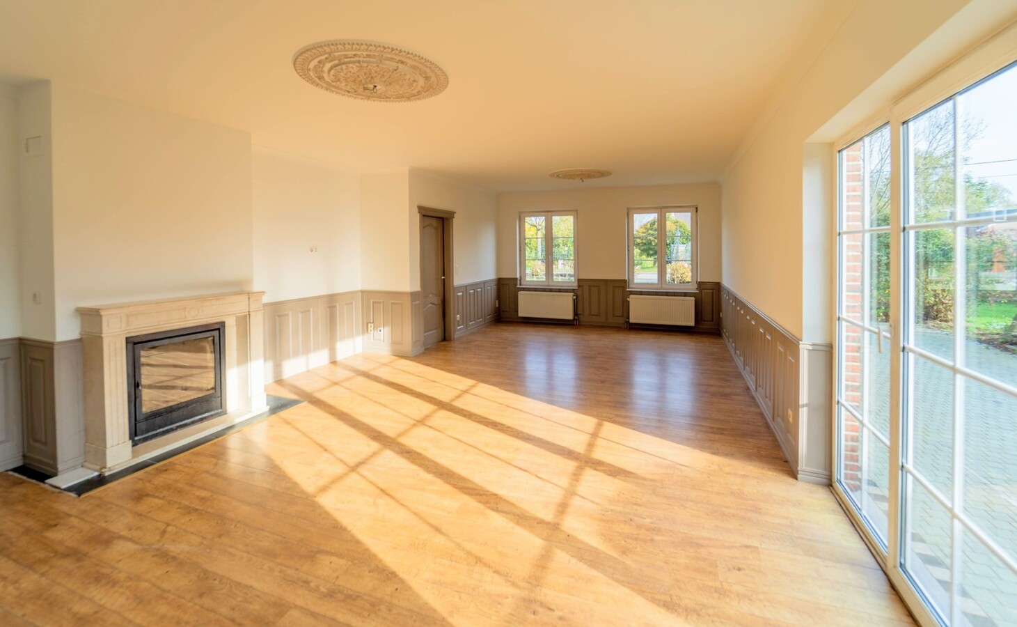 Royale villa met zwembad en extra woonruimte op 3070 m² 