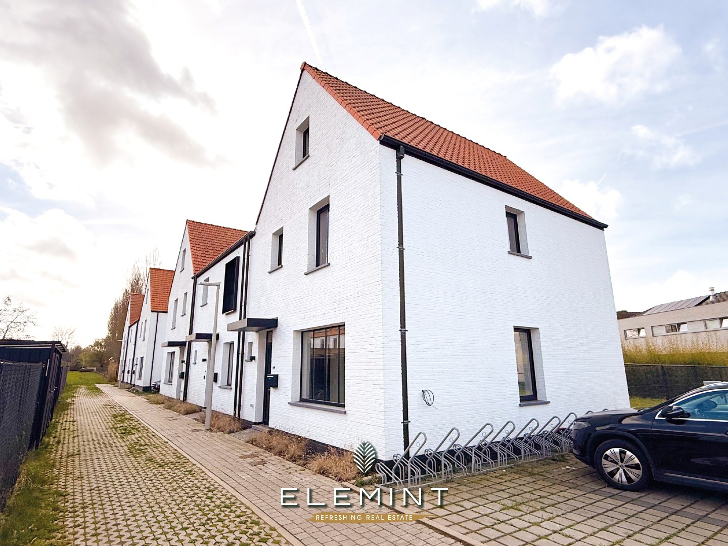 Halfopen woning met 5 slaapkamers en 2 badkamers in rustige doodlopende straat. 