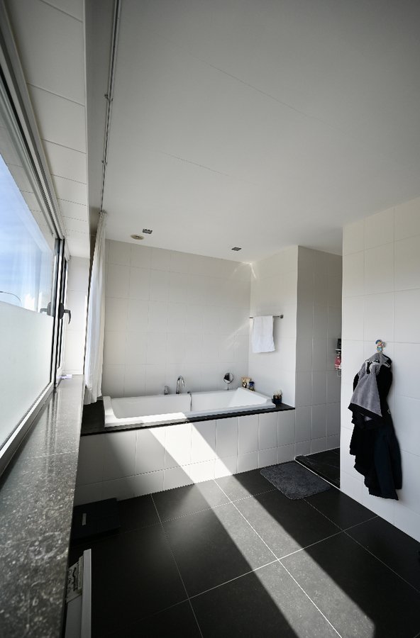 MAGNIFIEKE MODERNE VILLA OP TOPLIGGING NABIJ CENTRUM OOSTENDE 