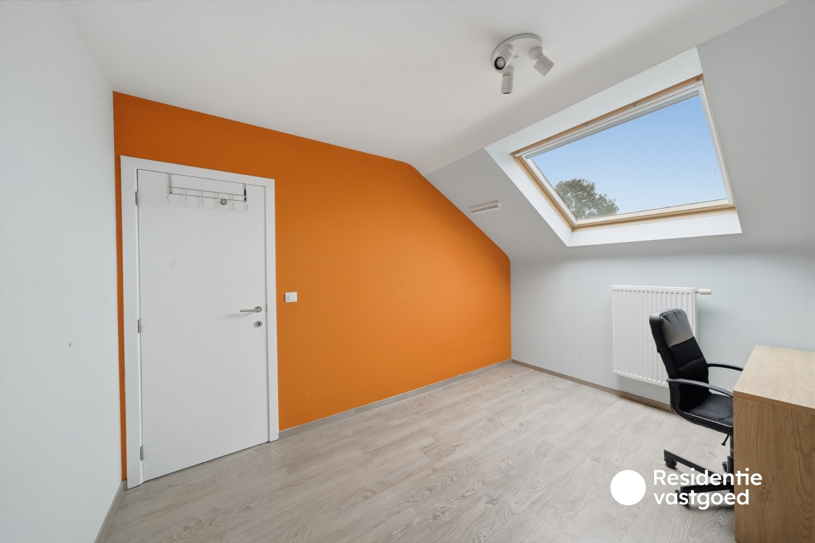 Recente en instapklare woning met 3 slaapkamers, garage en tuin te Zandvoorde! 