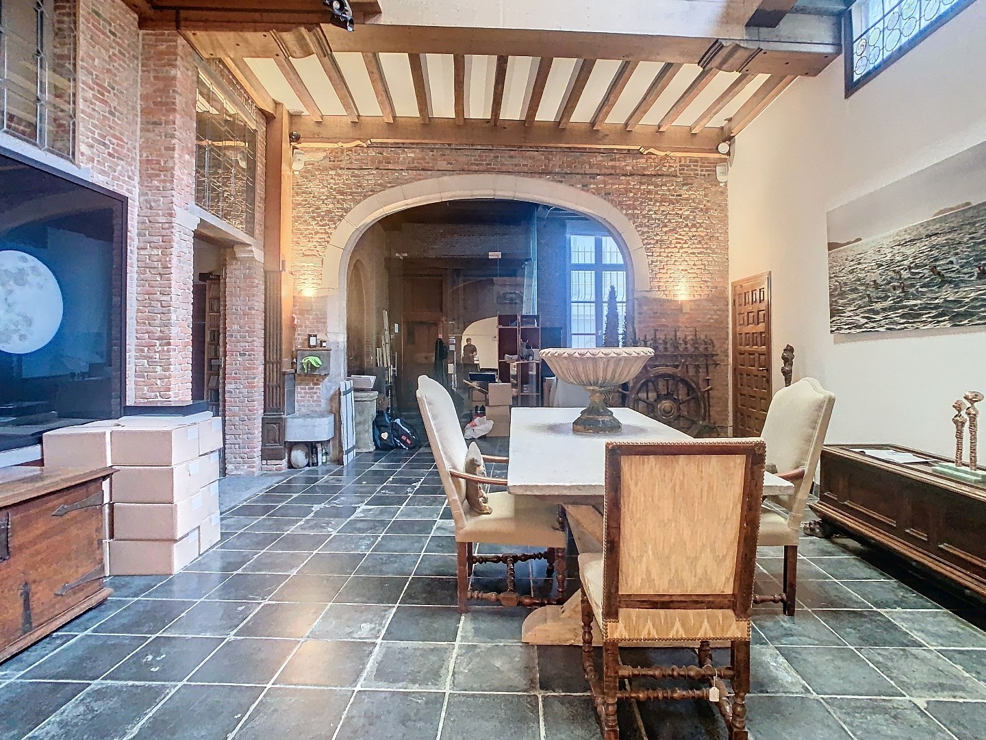 Handelsruimte 100m² in Hartje Antwerpen op steenworp van de Kathedraal. 