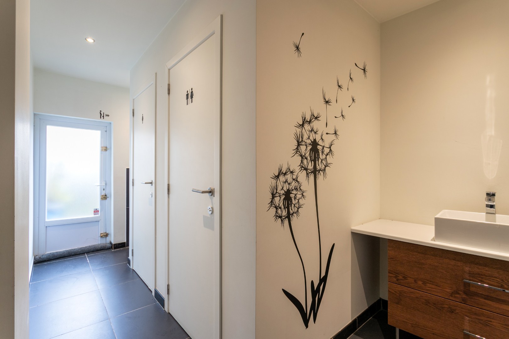 Handelsruimte met woonst op een gunstige ligging 