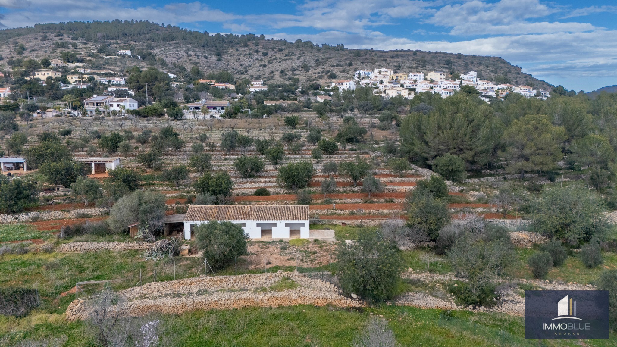 Dit uitzonderlijke landgoed, gelegen op een royaal perceel van 18.500 m² . 