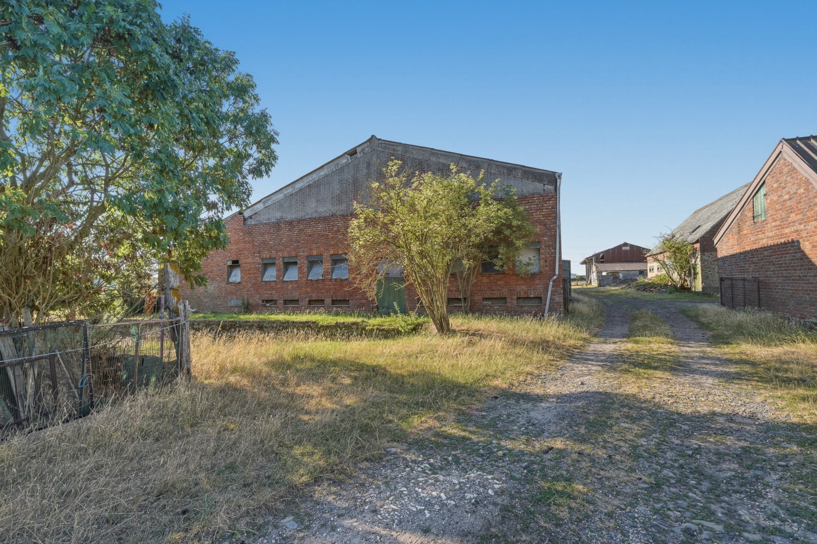 Hoeve "De Roeste Scheure" op een perceel van ca. 12.762 m² te Zedelgem 
