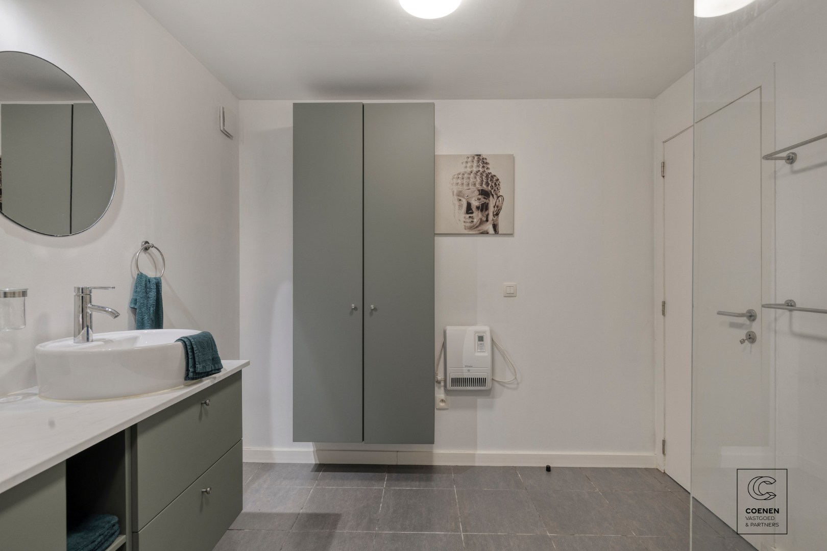 Lichtrijke en ruime villa van 338 m² met ingebouwd zwembad en tal van mogelijkheden voor co-housing of kangoeroewonen! 