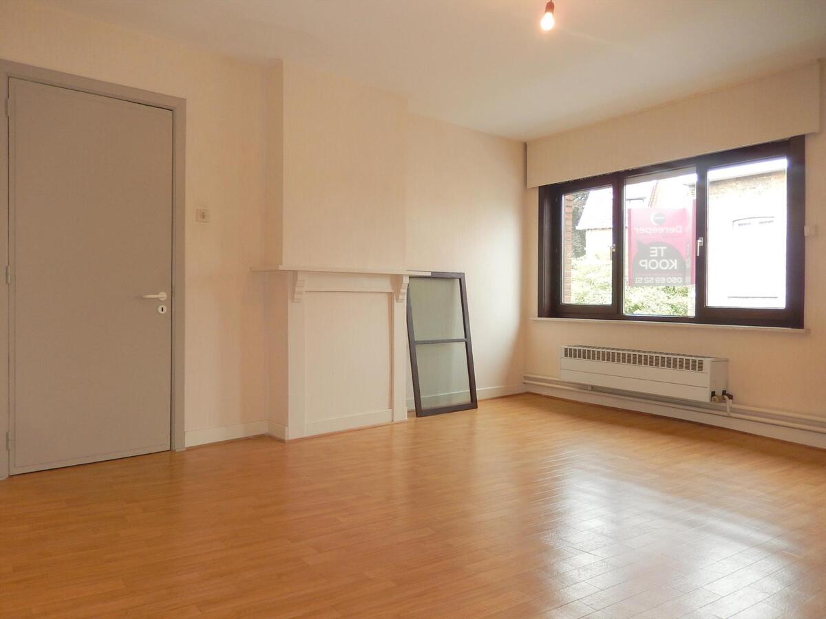 Rijwoning met zonnige tuin en garage 