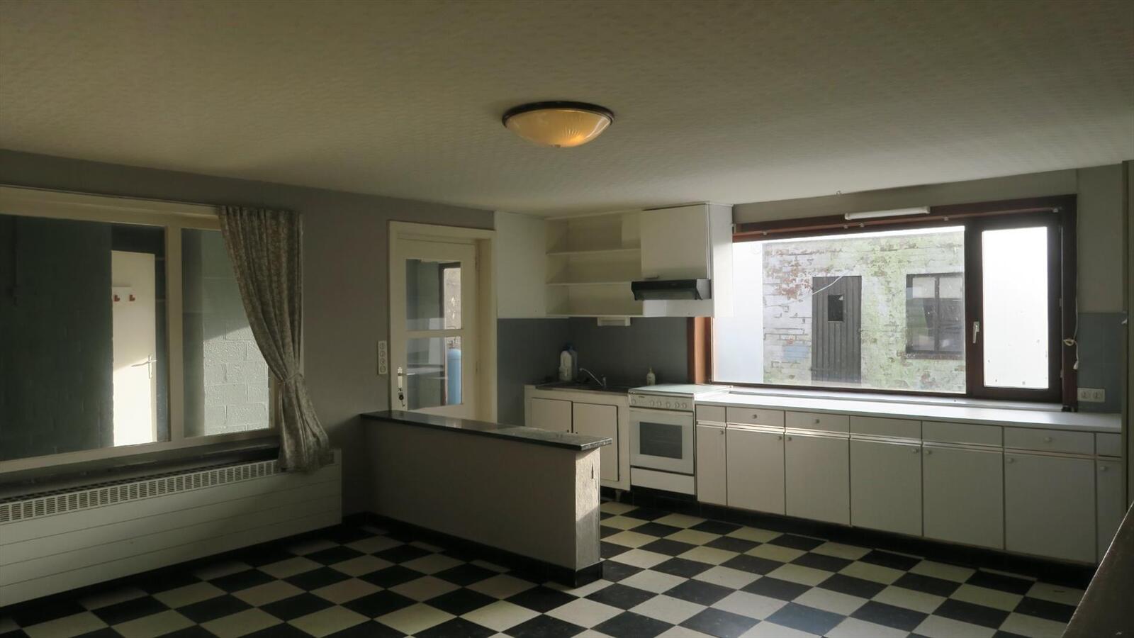 Landelijk gelegen woning met garage 