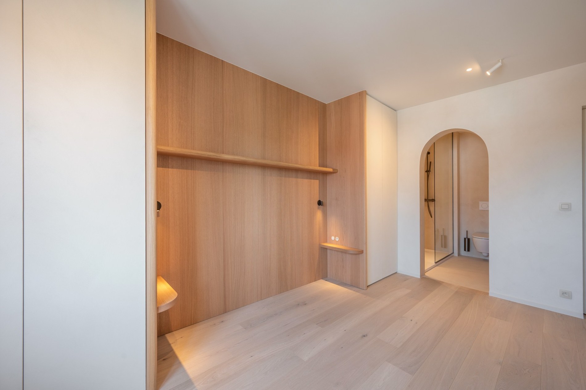 Klassevol appartement gelegen in een charmante villaresidentie in het Zoute. 