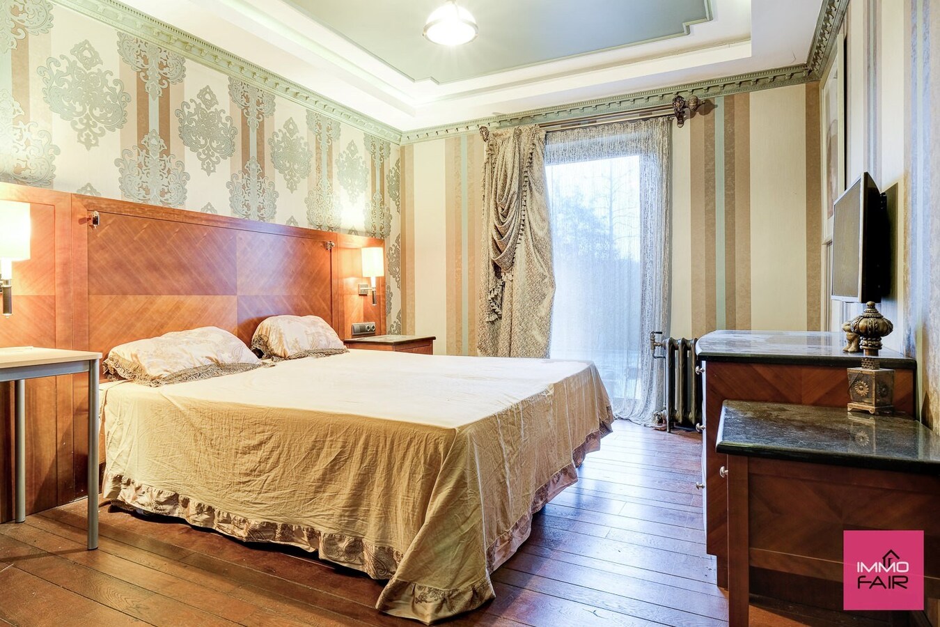 Polyvalent hotel op perceel van 2755 m² 