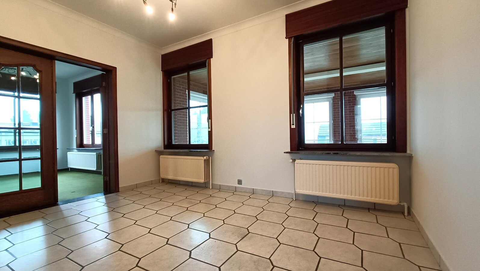 Ruime villa met garage en tuin 