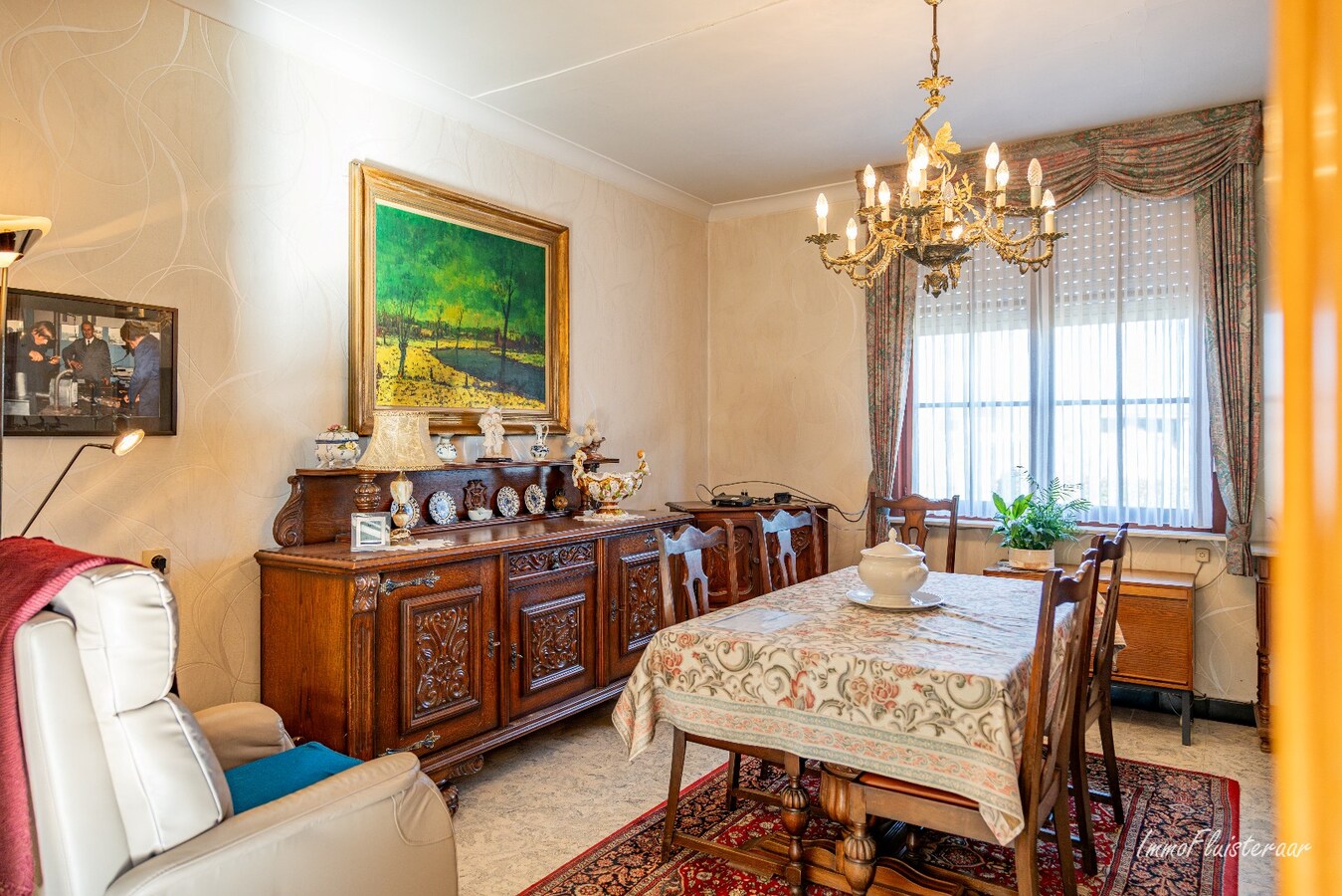 Renovated farmhouse with stables and pasture on approximately 1.7 hectares in Nazareth. 