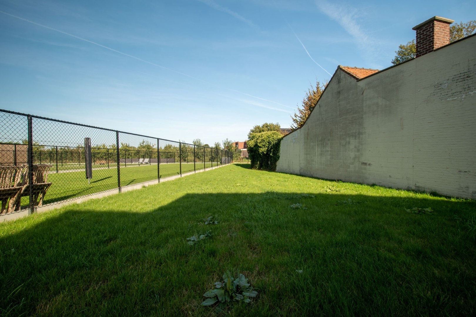 Stijlvolle en ruime nieuwbouwwoning met garage en tuin op 555 m² 