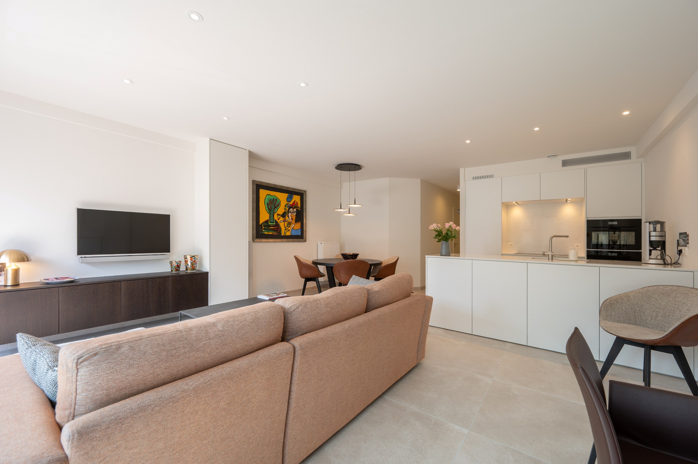 Appartement spacieux et récent (2021) situé sur l'avenue Paul Parmentier à Knokke. 
