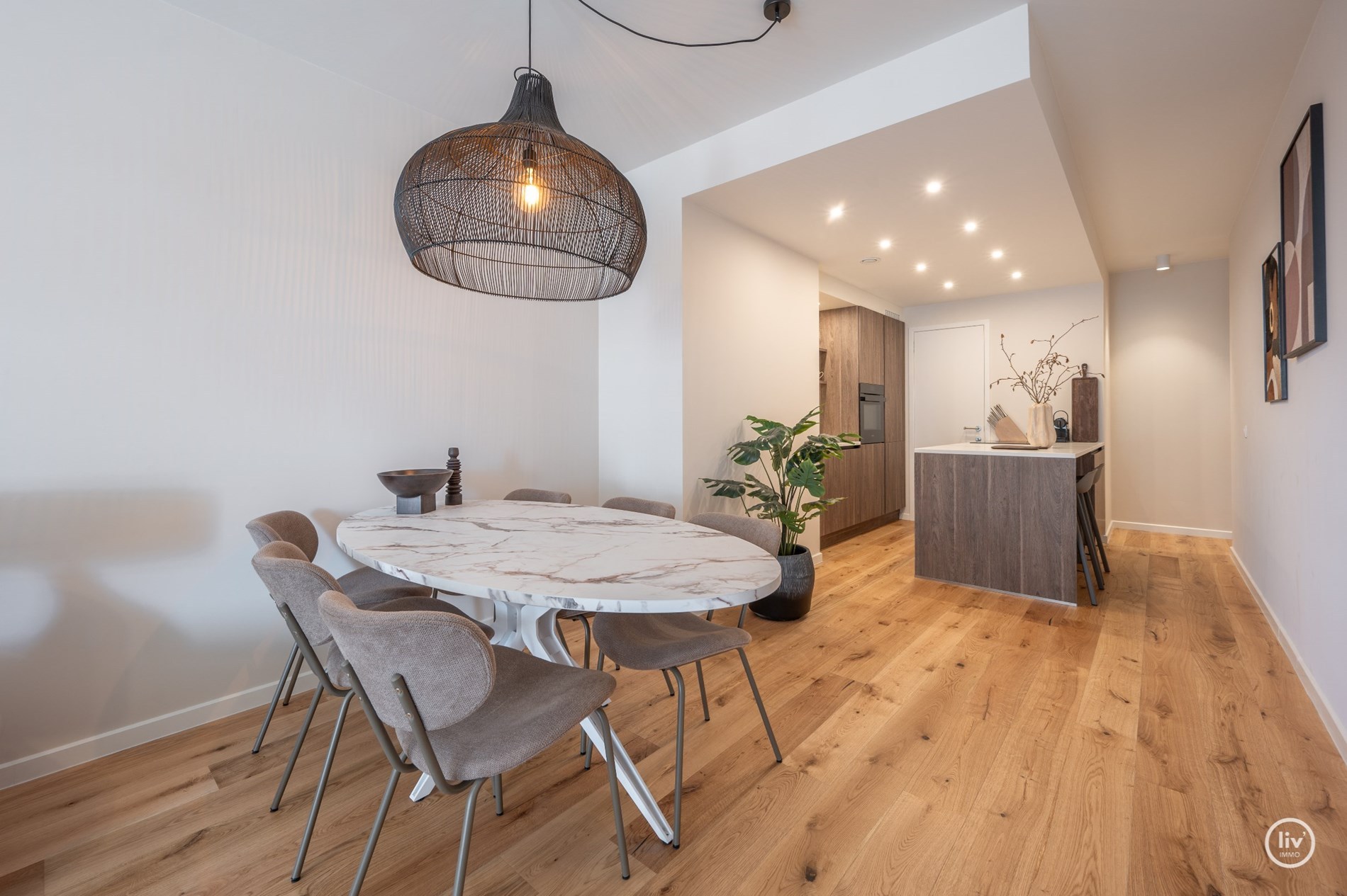 Nieuwbouw appartement met 3 slaapkamers gelegen in de Lippenslaan, het appartement is compleet gemeubeld. 