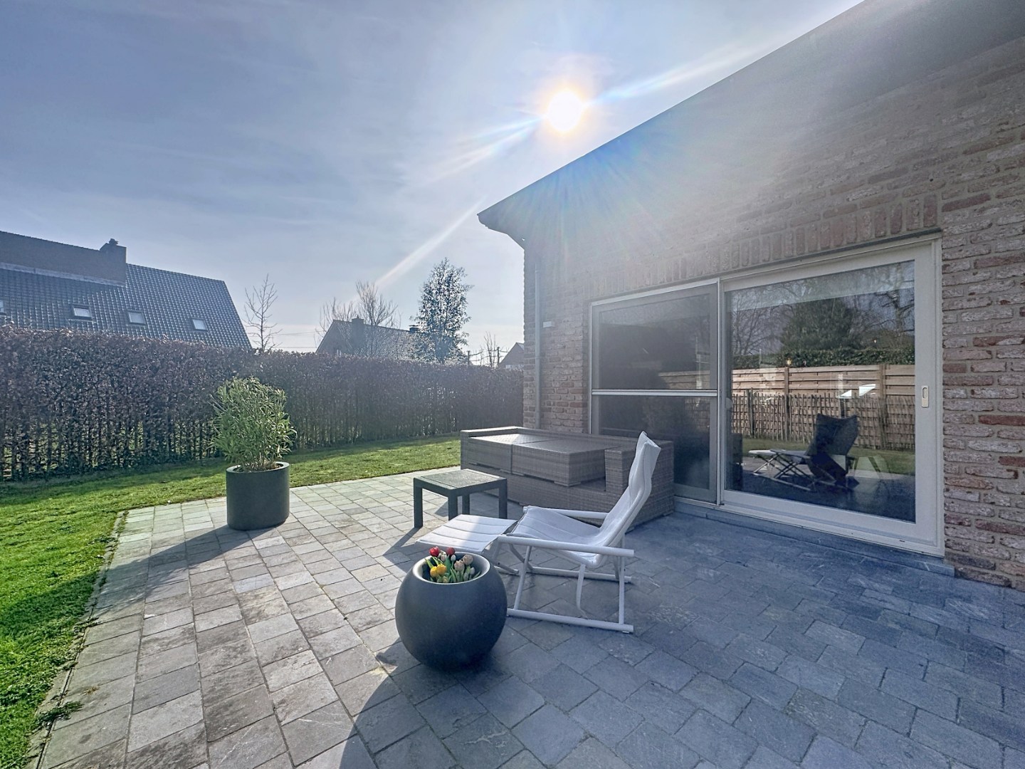 Ruime en recente halfopen bebouwing met 3 volwaardige slaapkamers 