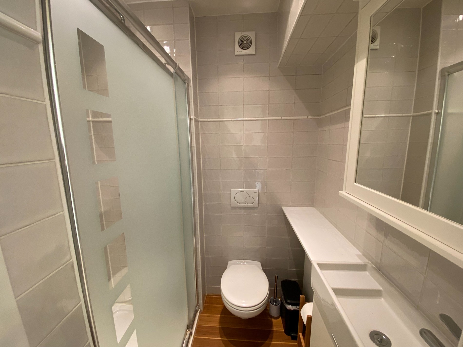 Meublé: Appartement récemment rénové et joliment décoré situé à Oud Knokke à proximité des rues commerçantes. 