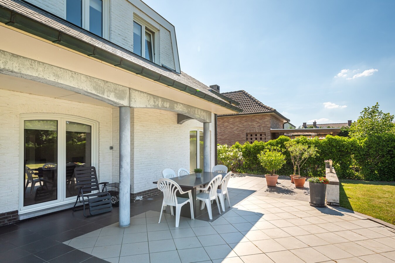 Stijlvol gerenoveerde woning in residentiële wijk op 1254 m² 