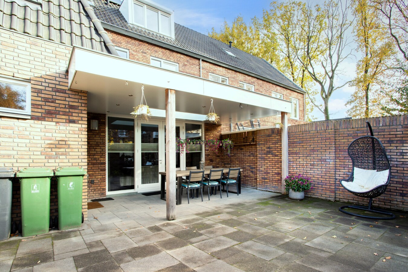 Zeer ruime hoekwoning met volop leefruimte en groen uitzicht in kindvriendelijke wijk! 