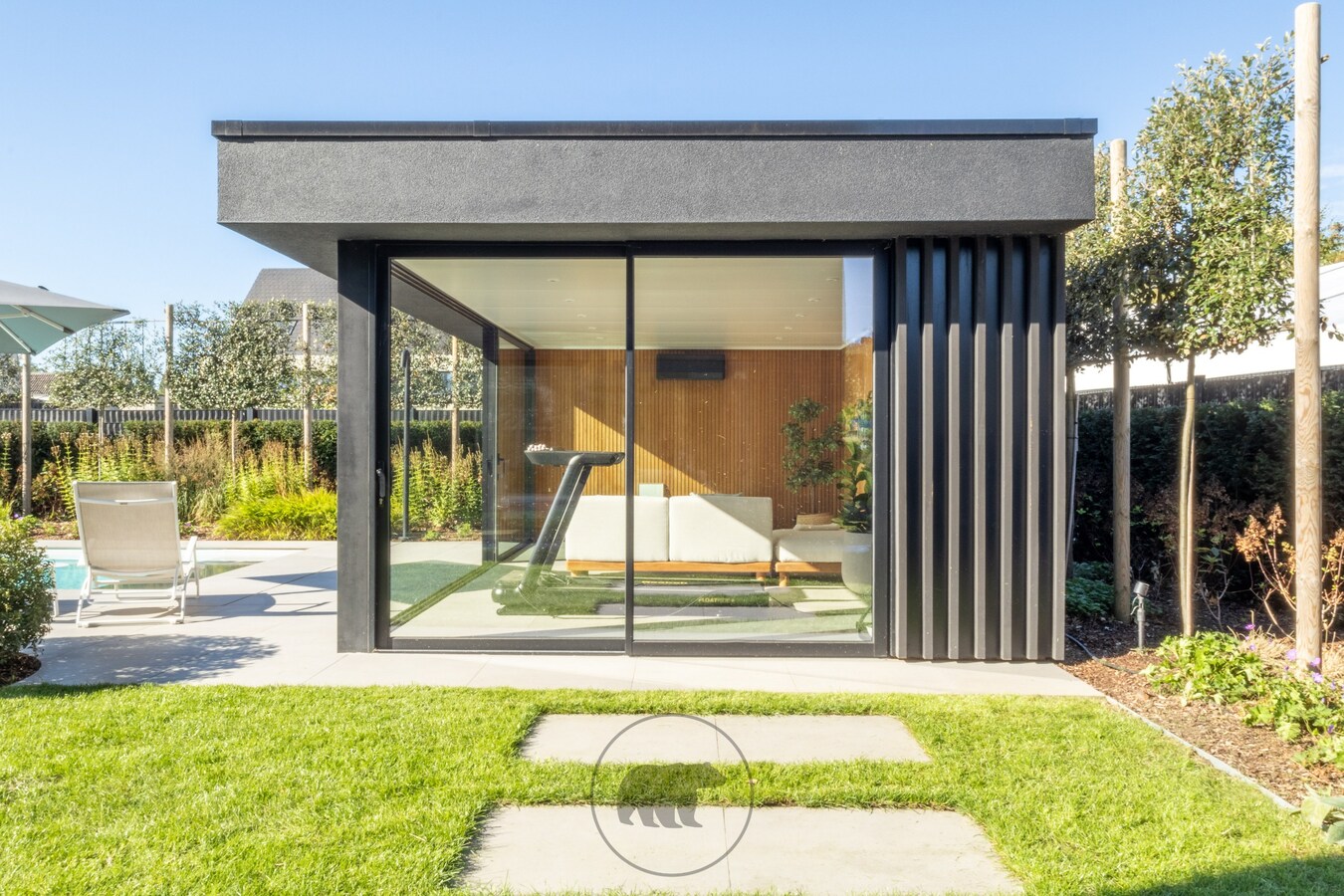 Buitengewone design villa op unieke ligging te Lochristi 