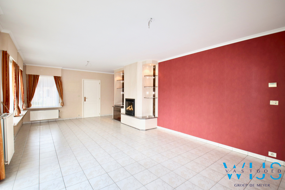 Leuke gezinswoning met 4 slaapkamers &amp; tuin te Oosteeklo ! 