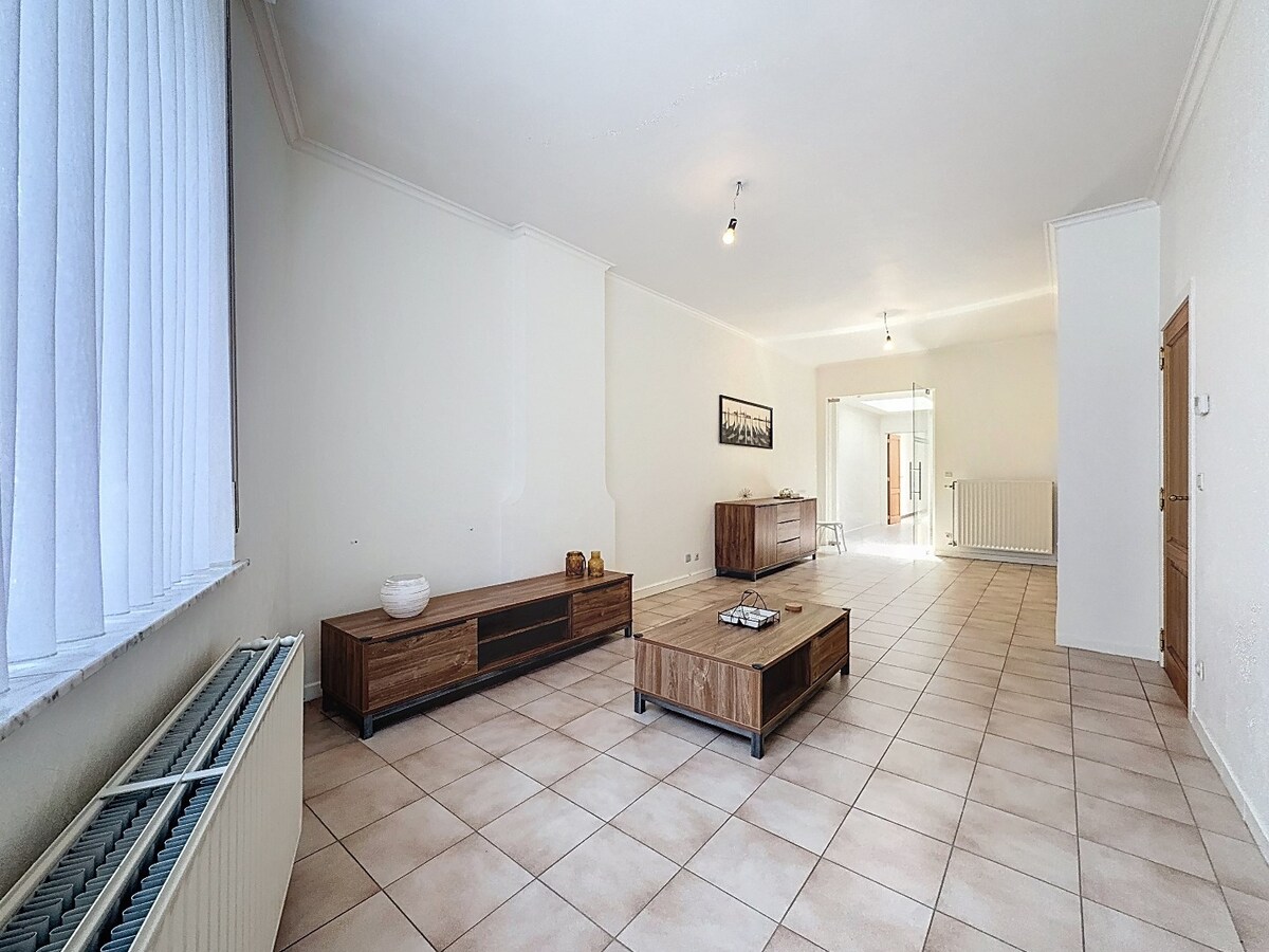 Ruime, instapklare woning met tuin te centrum Zottegem 