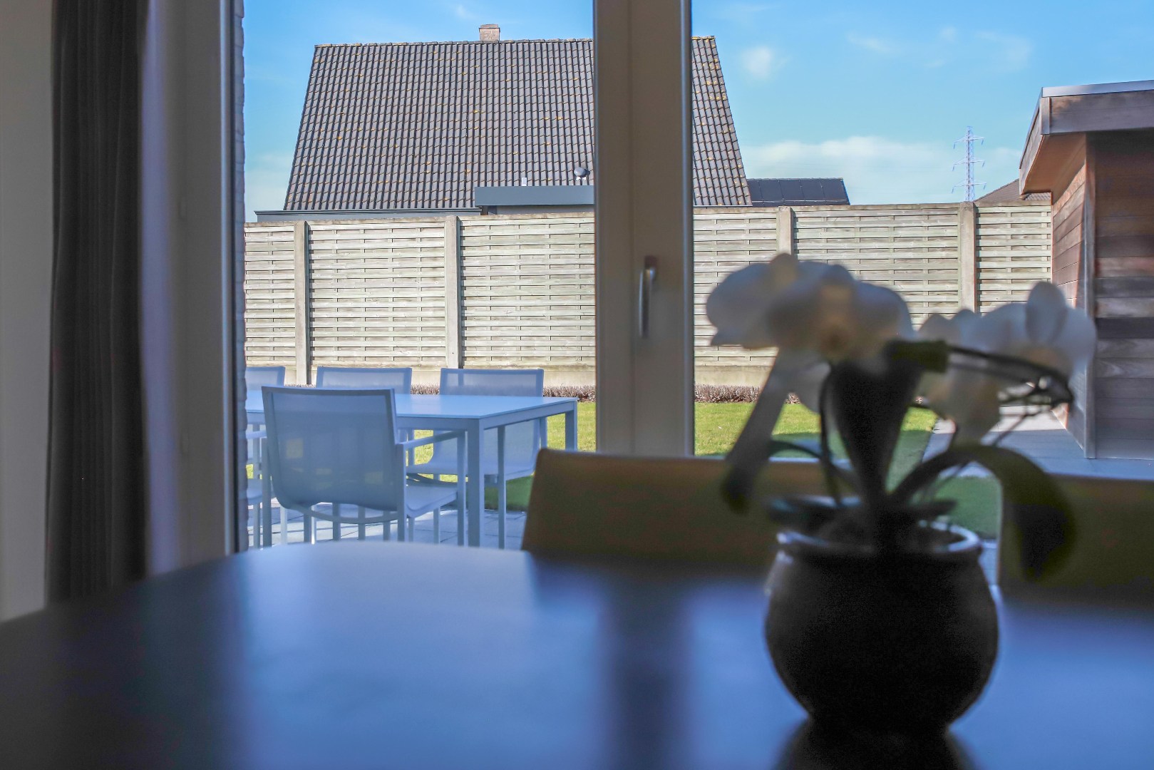 Prachtige alleenstaande woning met garage, carport en tuin op 648m² 