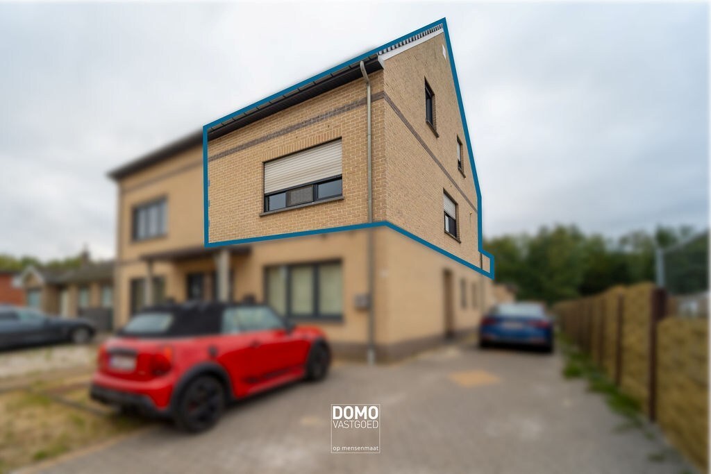 INSTAPKLAAR DUPLEXAPPARTEMENT MET TERRAS EN AUTOSTANDPLAATS IN HEUSDEN-ZOLDER 