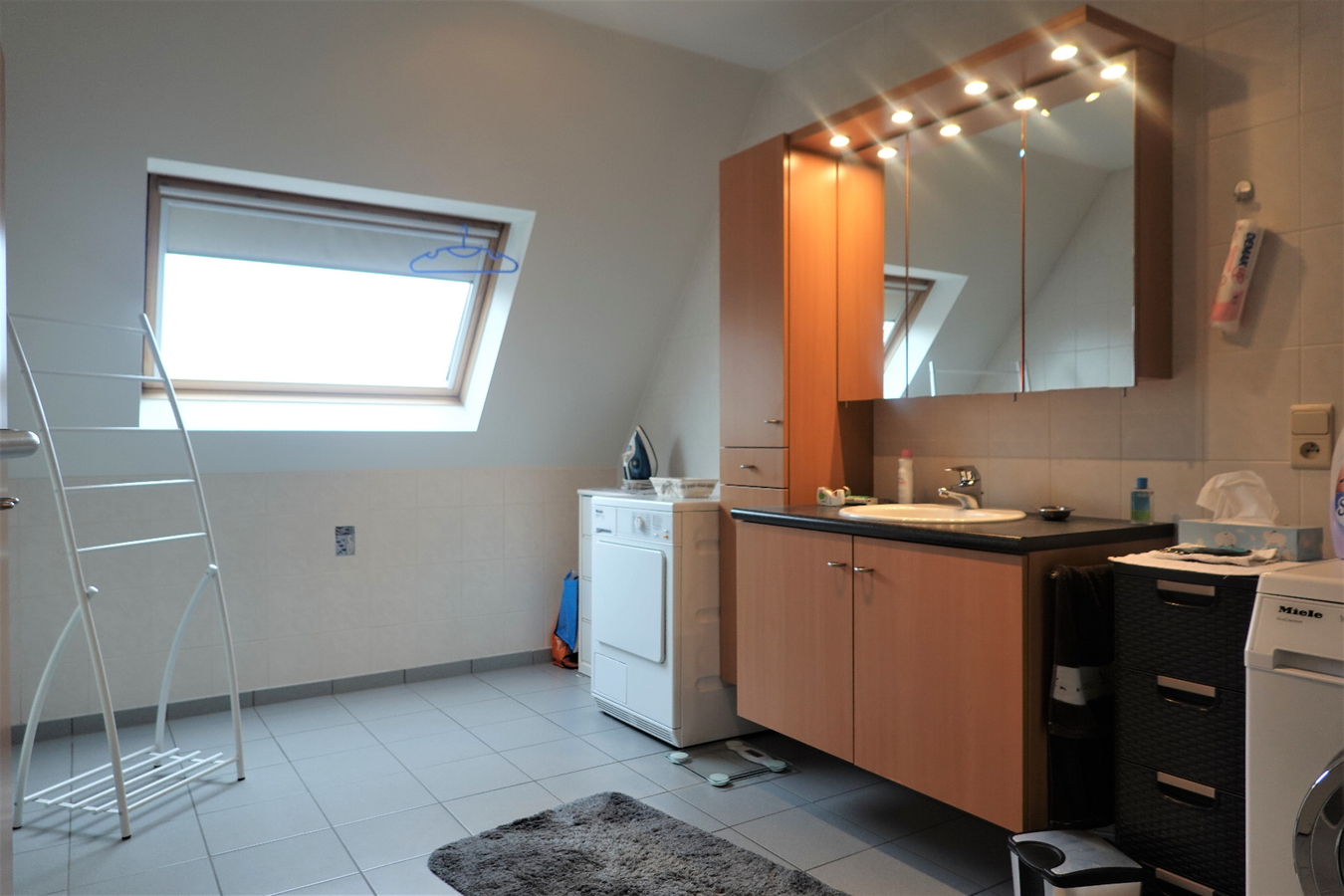 Zeer ruim dakappartement in het centrum van Gistel 