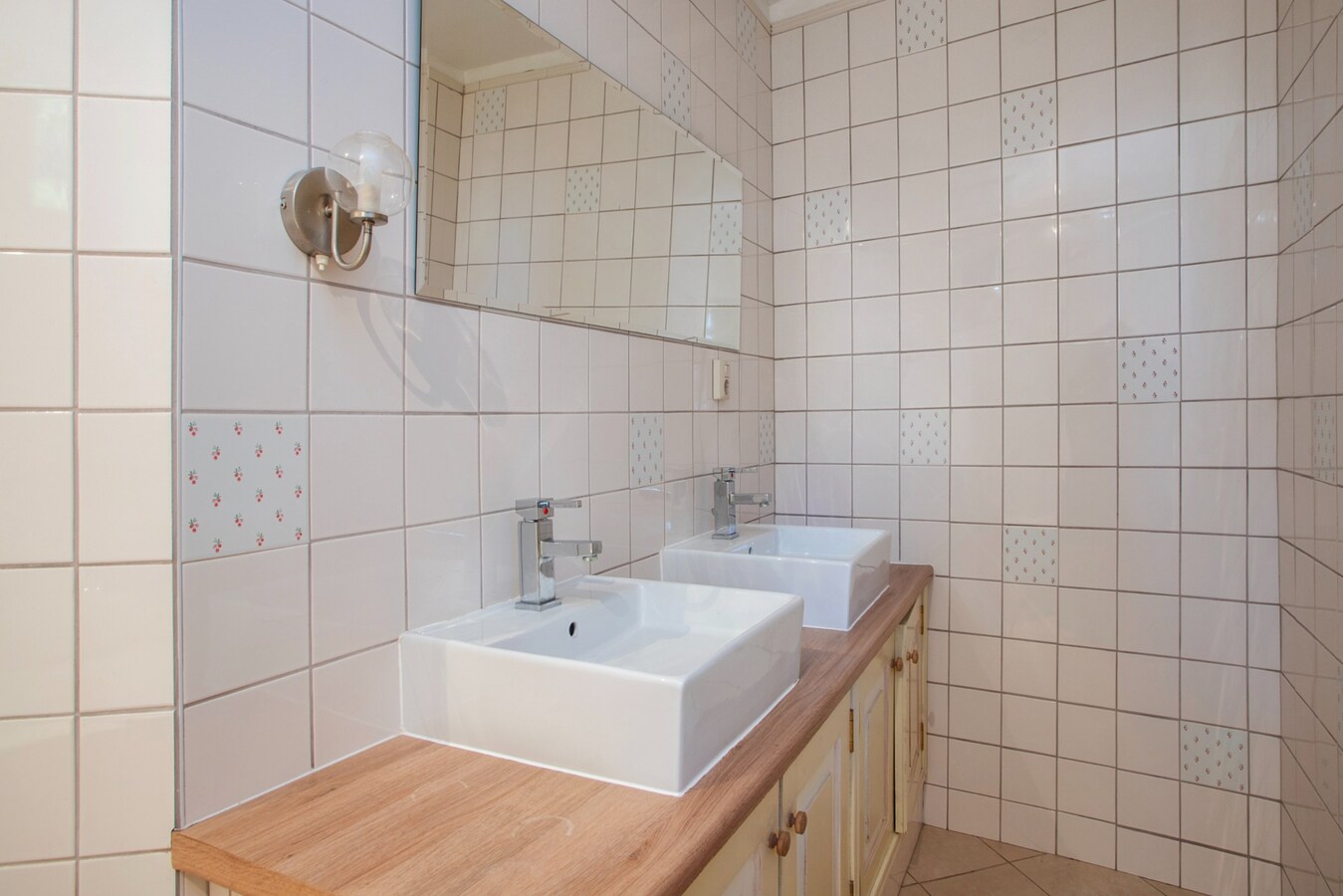 Imposante herenboerderij gelegen in het hart van Hoogeloon. 