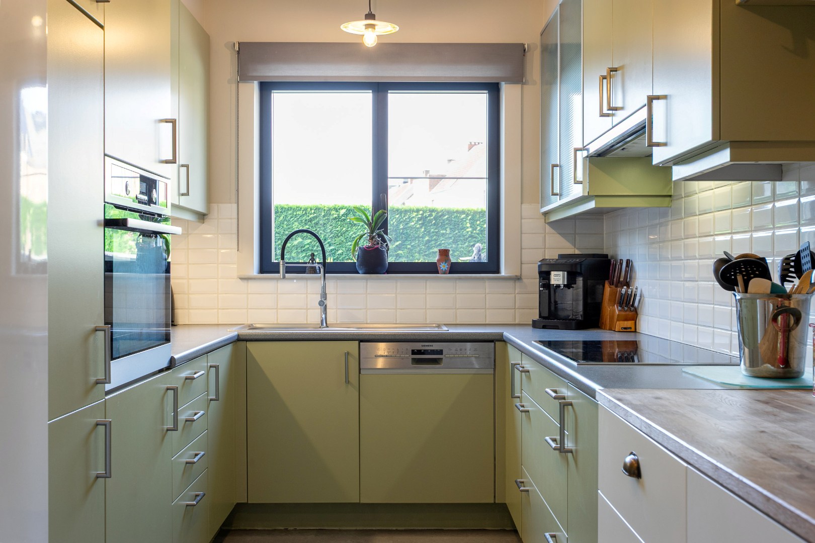 Instapklaar 2 slpk appartement met garage te Halle 