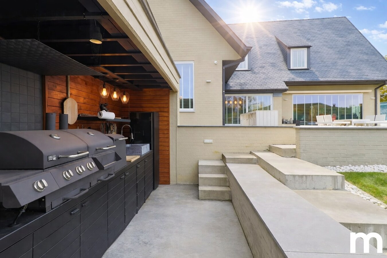 Sublieme Villa met 5 slaapkamers en Zwembad te Kortrijk ! 