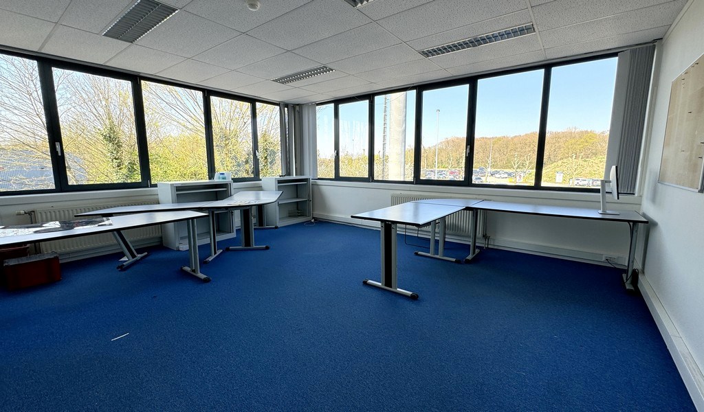 Bedrijfsunit te huur vlakbij oprit A12 te Aartselaar