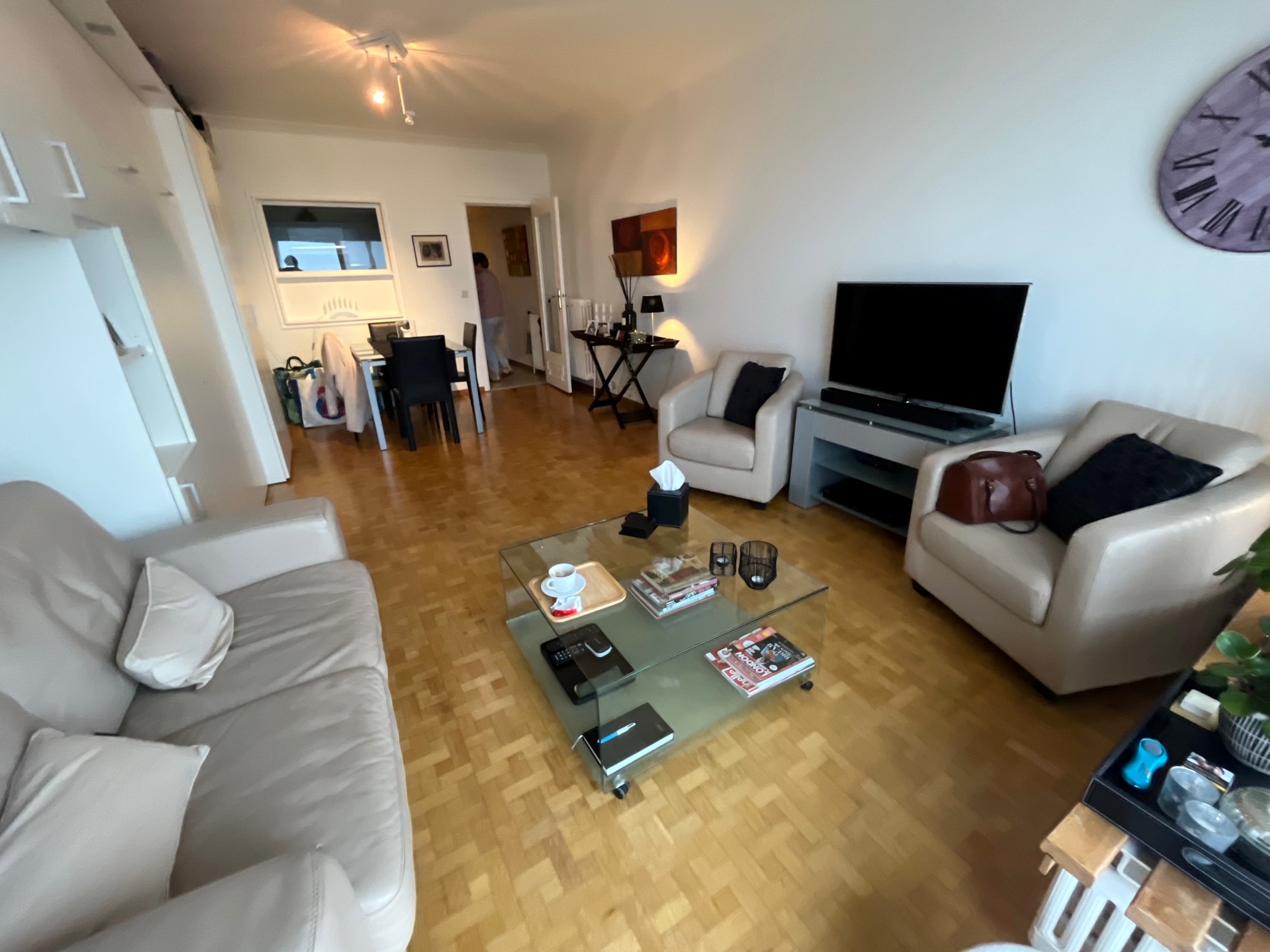 GEMEUBELD - Instapklare studio met frontaal zeezicht centraal gelegen tussen het Van Bunnenplein &amp; Albertplein. 