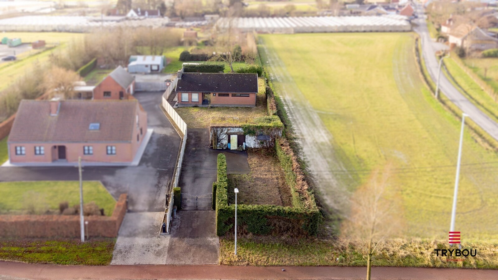 Te renoveren woning met bijgebouw op ruime perceel van 1273m² 