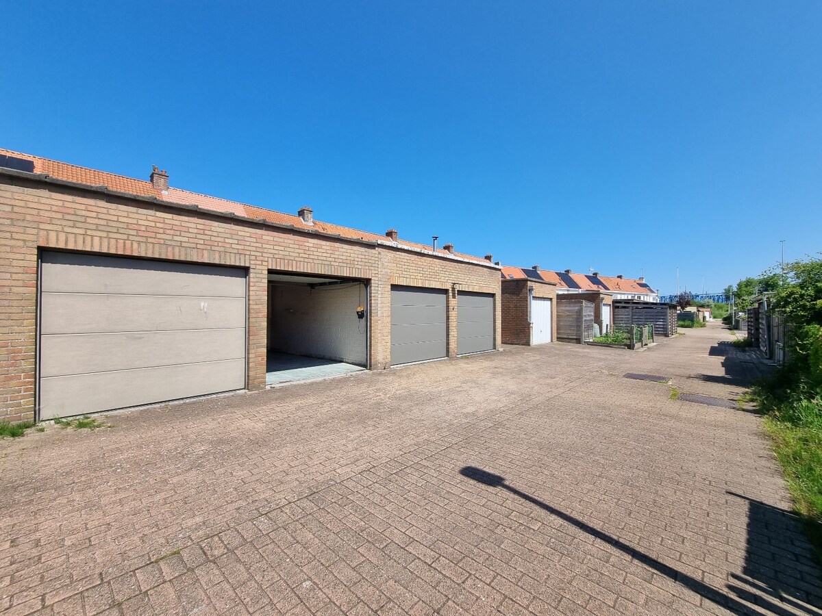 Verrassend mooie gezinswoning met tuin en dubbele garage - Zeebrugge 